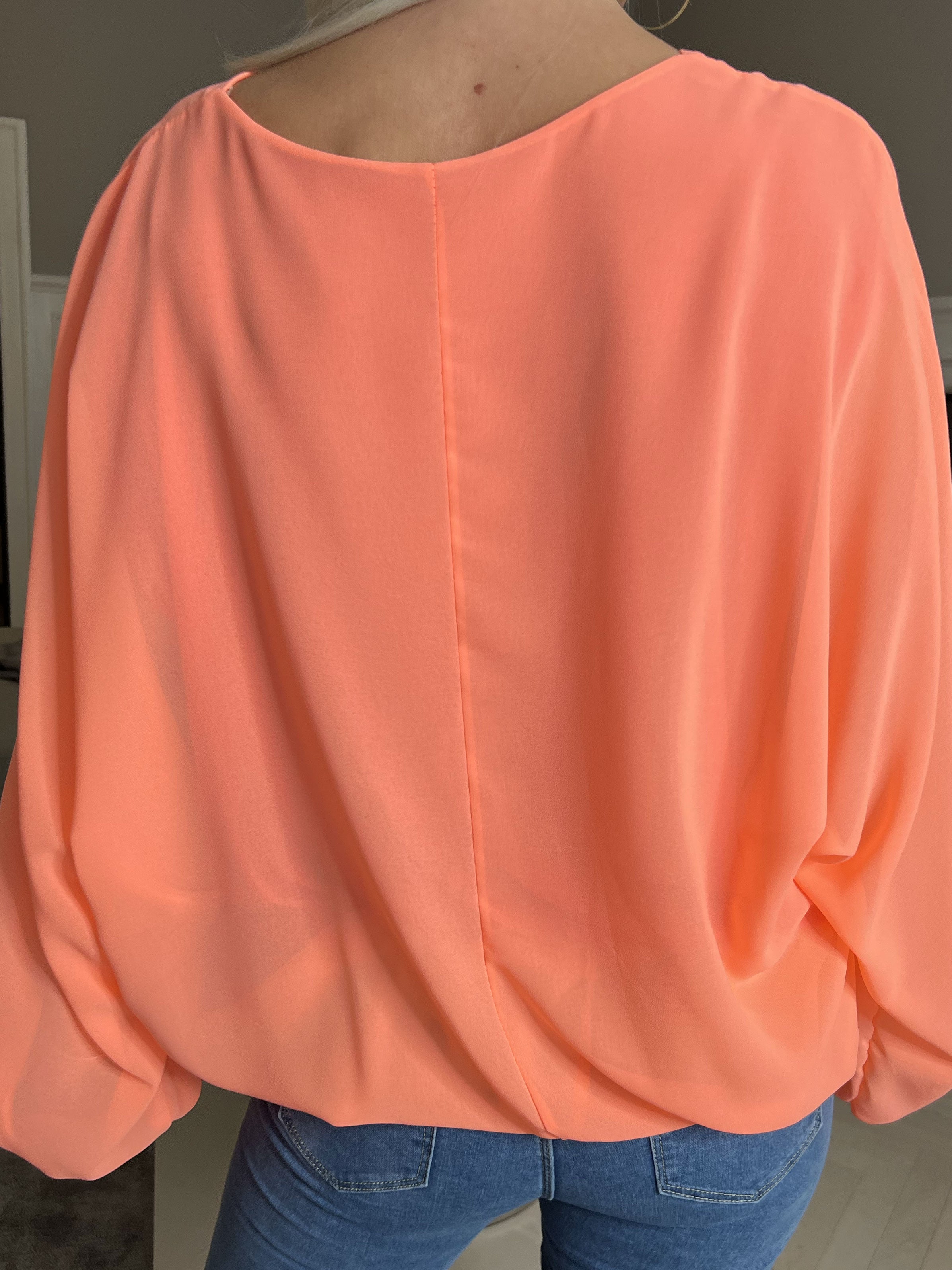 Destiny Plain - Bluse i chiffon med flagermusærmer